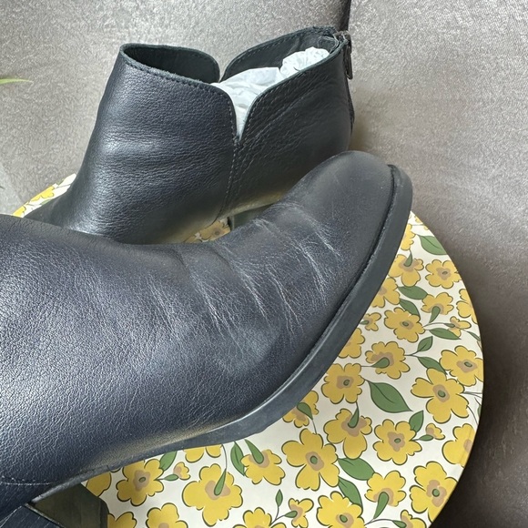 BORN Women’s Kenzy Black Leather Booties Sz 8M - Picture 12 of 12